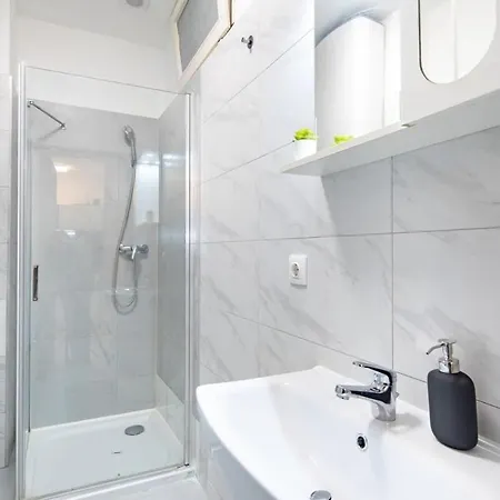 Apartment For Solo Traveller