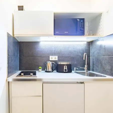 Apartment For Solo Traveller