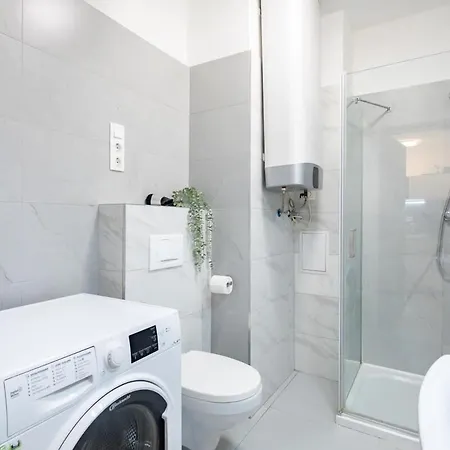 For Solo Traveller *